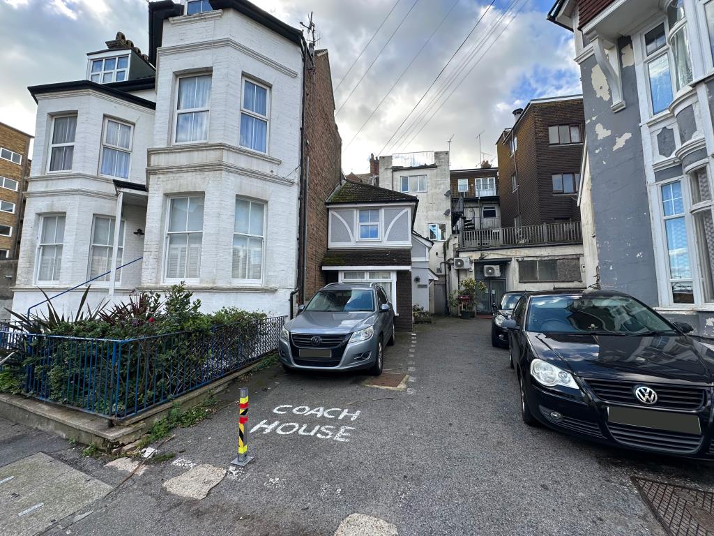 Lot: 18 - TWO-BEDROOM SEMI-DETACHED FOR INVESTMENT - Outside of Property